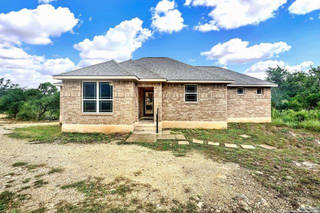 405 COUNTY ROAD 246, Hondo, TX 78861
