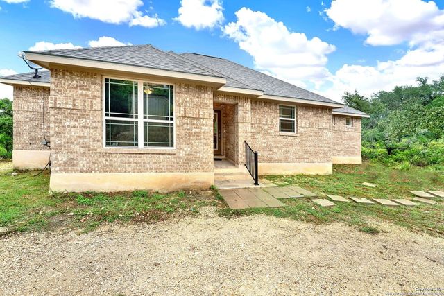 405 COUNTY ROAD 246, Hondo, TX 78861
