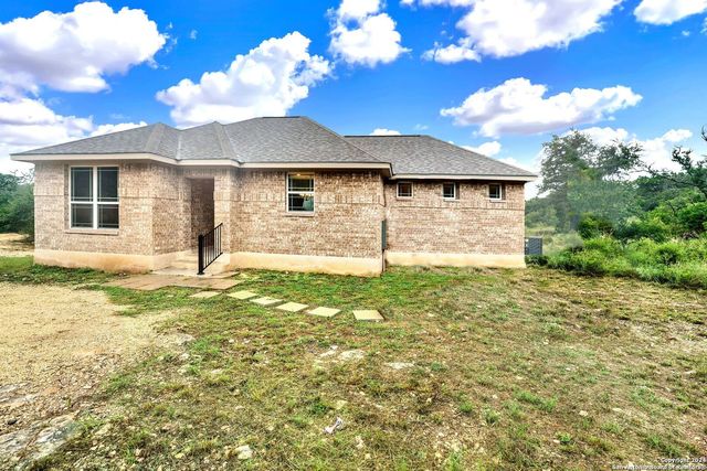 405 COUNTY ROAD 246, Hondo, TX 78861
