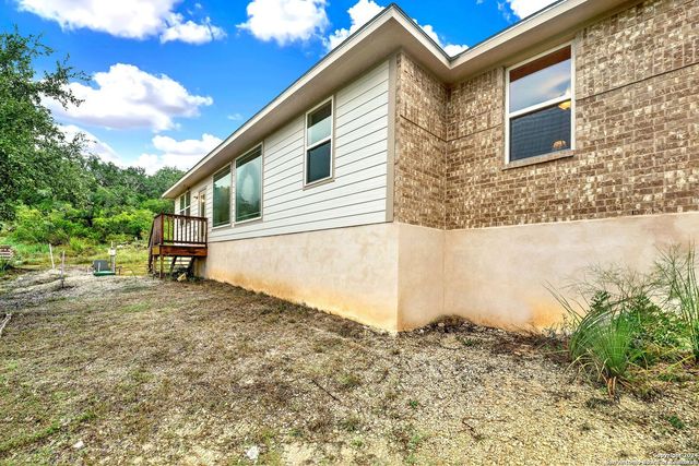 405 COUNTY ROAD 246, Hondo, TX 78861