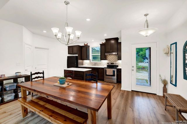 405 COUNTY ROAD 246, Hondo, TX 78861