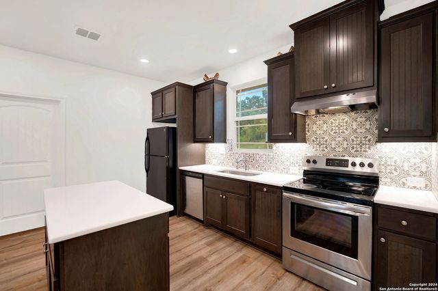 405 COUNTY ROAD 246, Hondo, TX 78861