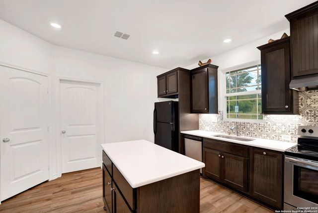 405 COUNTY ROAD 246, Hondo, TX 78861