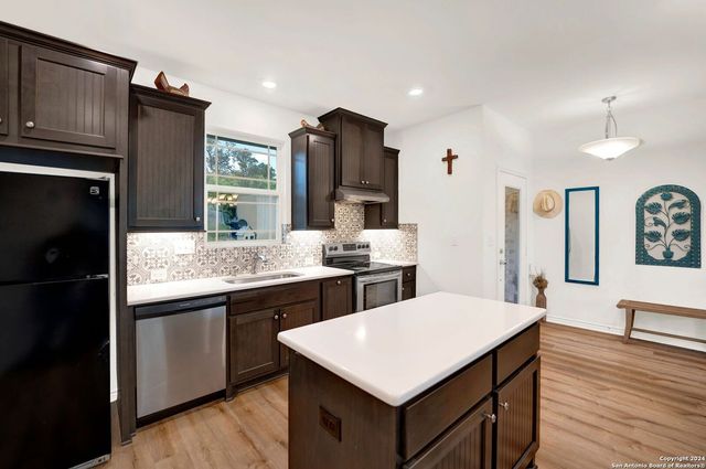 405 COUNTY ROAD 246, Hondo, TX 78861