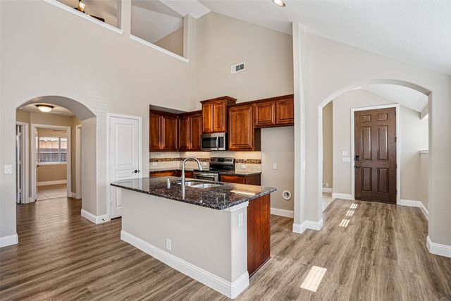 101 Gateway Drive, Alvarado, TX 76009