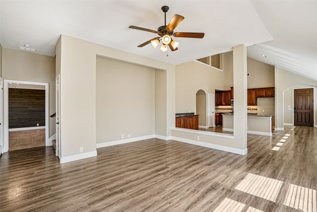 101 Gateway Drive, Alvarado, TX 76009