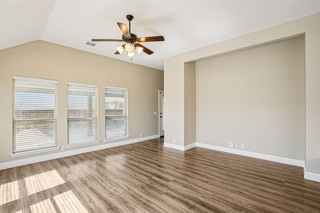 101 Gateway Drive, Alvarado, TX 76009