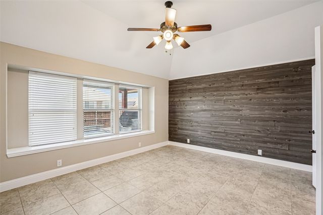 101 Gateway Drive, Alvarado, TX 76009