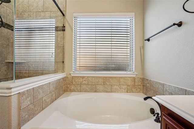 101 Gateway Drive, Alvarado, TX 76009