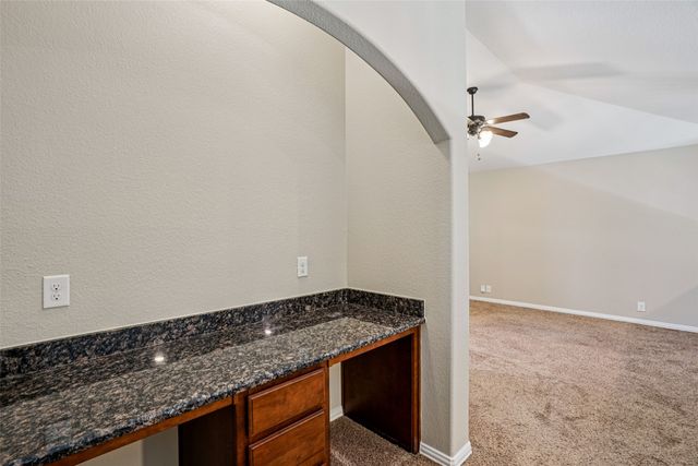 101 Gateway Drive, Alvarado, TX 76009