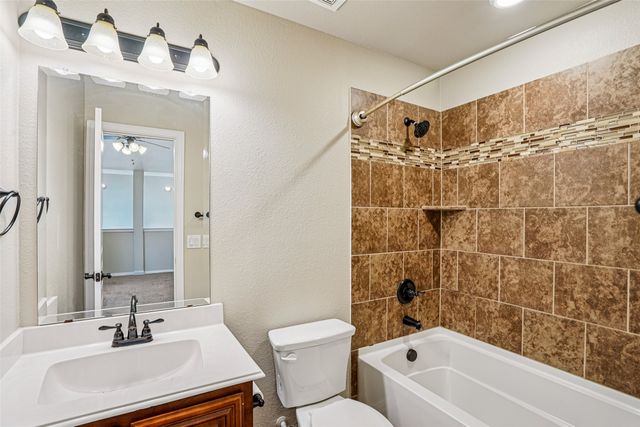 101 Gateway Drive, Alvarado, TX 76009