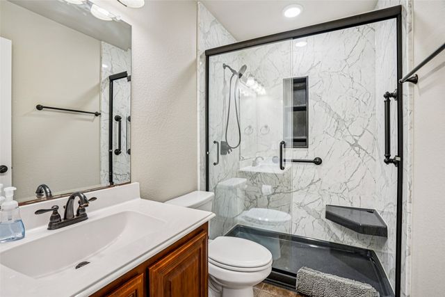 101 Gateway Drive, Alvarado, TX 76009