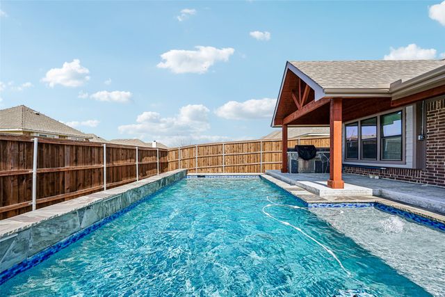 101 Gateway Drive, Alvarado, TX 76009