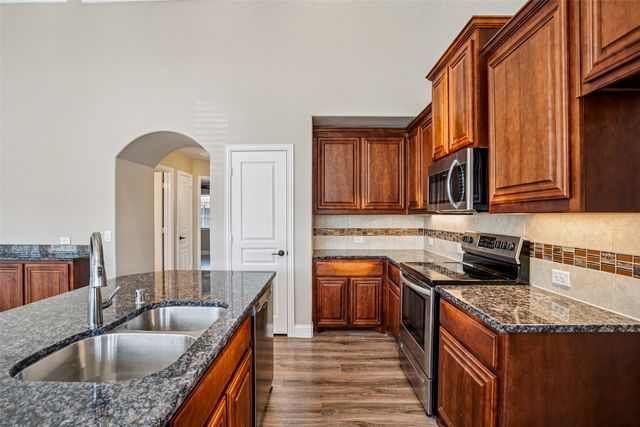 101 Gateway Drive, Alvarado, TX 76009