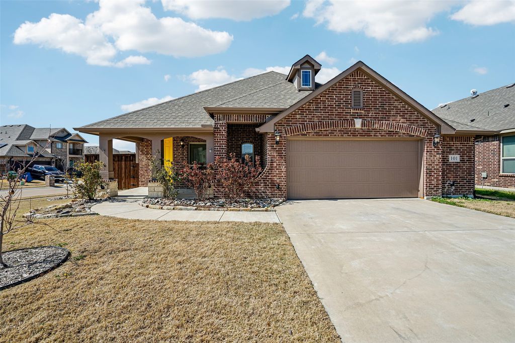 101 Gateway Drive, Alvarado, TX 76009