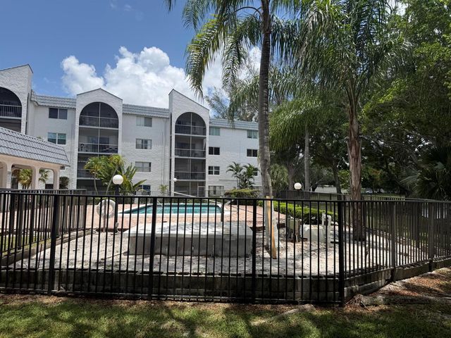 3360 SPANISH MOSS Terrace 313, Lauderhill, FL 33319