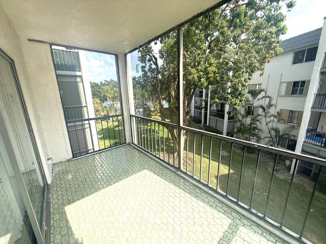 3360 SPANISH MOSS Terrace 313, Lauderhill, FL 33319