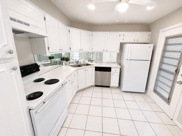 3360 SPANISH MOSS Terrace 313, Lauderhill, FL 33319