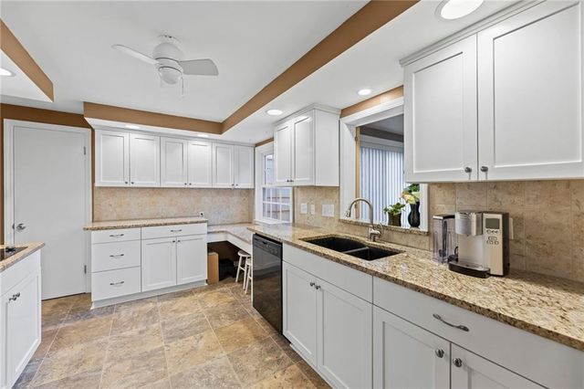 7000 Roe Avenue Avenue, Prairie Village, KS 66208