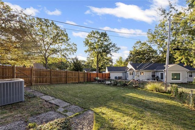 7000 Roe Avenue Avenue, Prairie Village, KS 66208