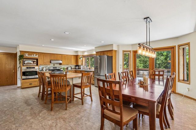 803 Knollwood COURT, Waukesha, WI 53188