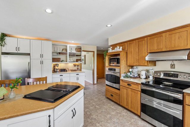 803 Knollwood COURT, Waukesha, WI 53188