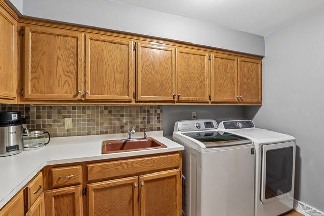 803 Knollwood COURT, Waukesha, WI 53188