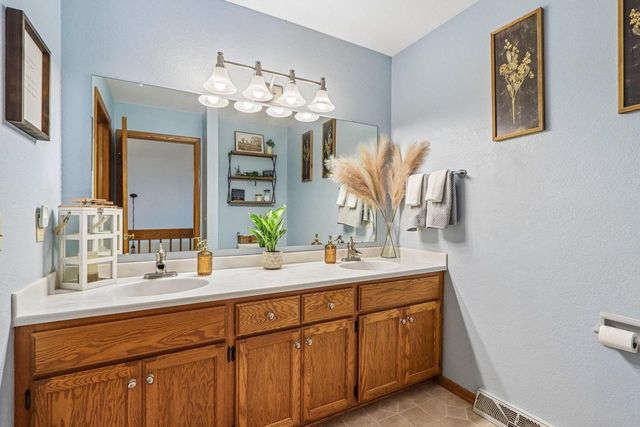 803 Knollwood COURT, Waukesha, WI 53188