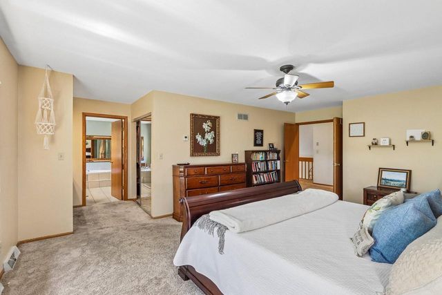 803 Knollwood COURT, Waukesha, WI 53188