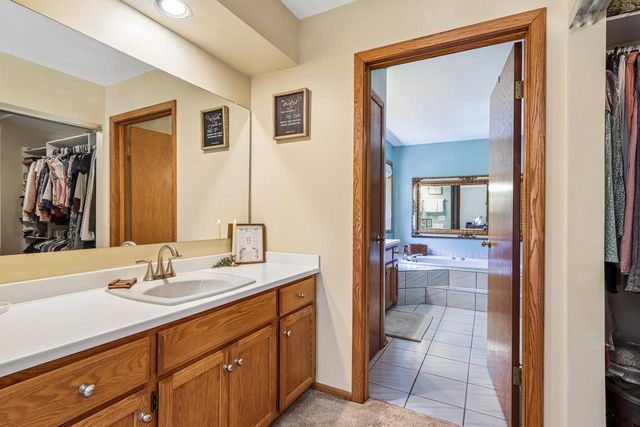 803 Knollwood COURT, Waukesha, WI 53188