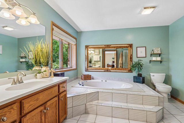 803 Knollwood COURT, Waukesha, WI 53188
