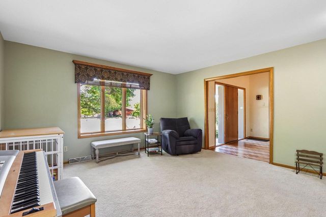 803 Knollwood COURT, Waukesha, WI 53188