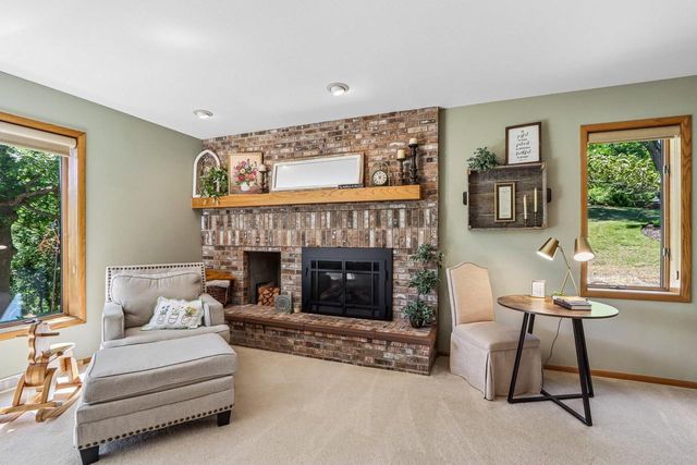 803 Knollwood COURT, Waukesha, WI 53188