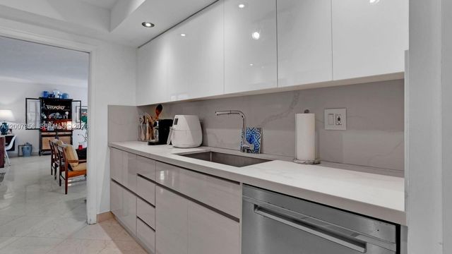 151 SE 15th Rd 202, Miami, FL 33129