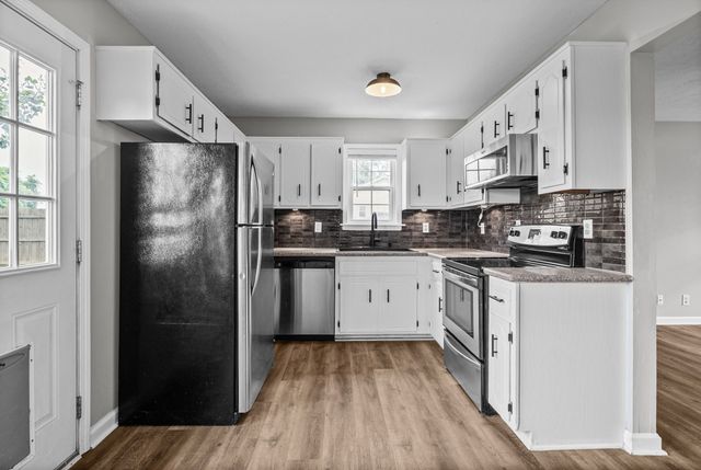301 Bumpus Mill Rd, Oak Grove, KY 42262