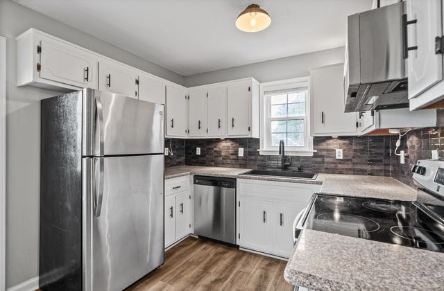301 Bumpus Mill Rd, Oak Grove, KY 42262