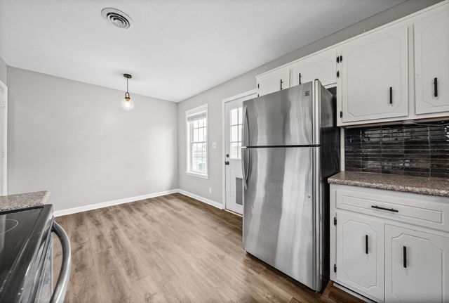 301 Bumpus Mill Rd, Oak Grove, KY 42262