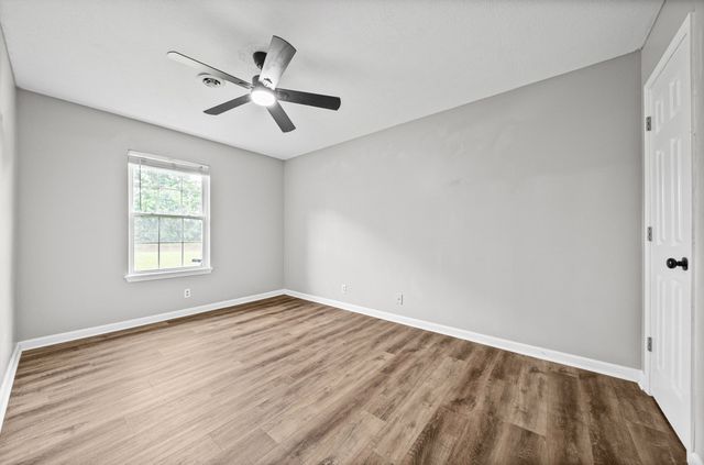 301 Bumpus Mill Rd, Oak Grove, KY 42262