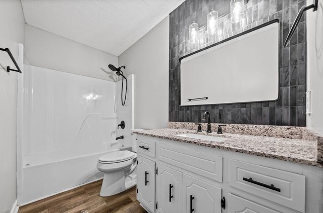 301 Bumpus Mill Rd, Oak Grove, KY 42262