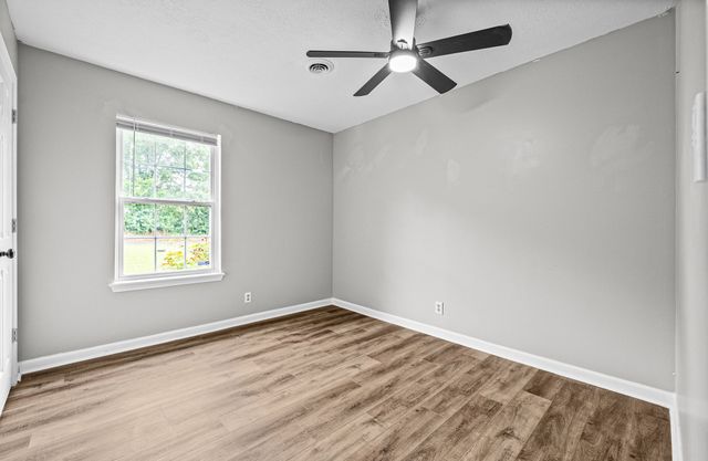 301 Bumpus Mill Rd, Oak Grove, KY 42262