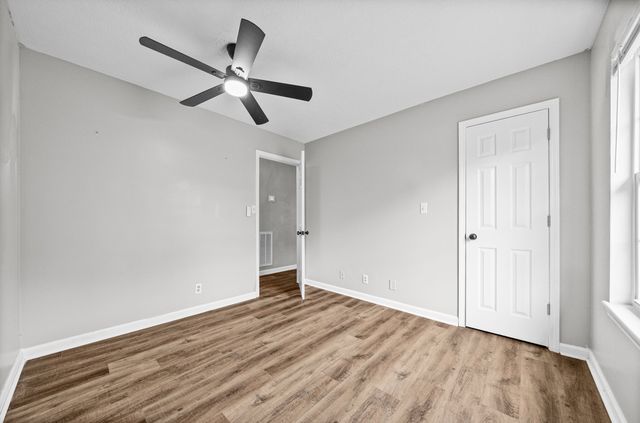 301 Bumpus Mill Rd, Oak Grove, KY 42262