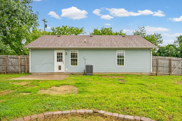 301 Bumpus Mill Rd, Oak Grove, KY 42262