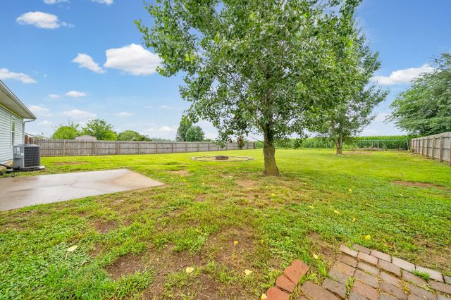 301 Bumpus Mill Rd, Oak Grove, KY 42262