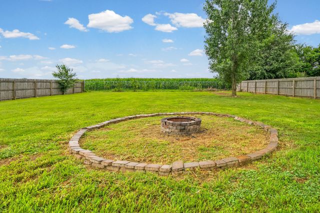 301 Bumpus Mill Rd, Oak Grove, KY 42262