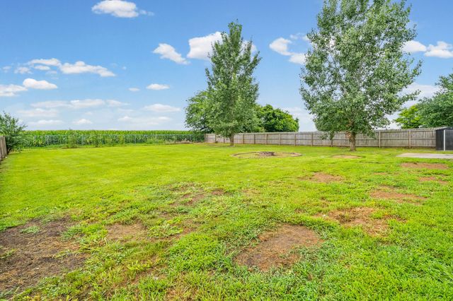 301 Bumpus Mill Rd, Oak Grove, KY 42262