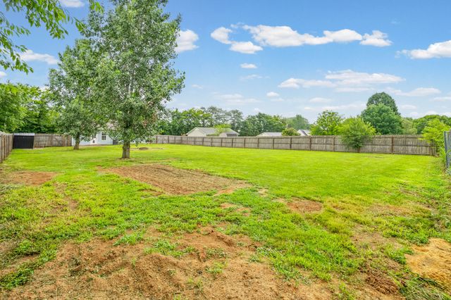 301 Bumpus Mill Rd, Oak Grove, KY 42262
