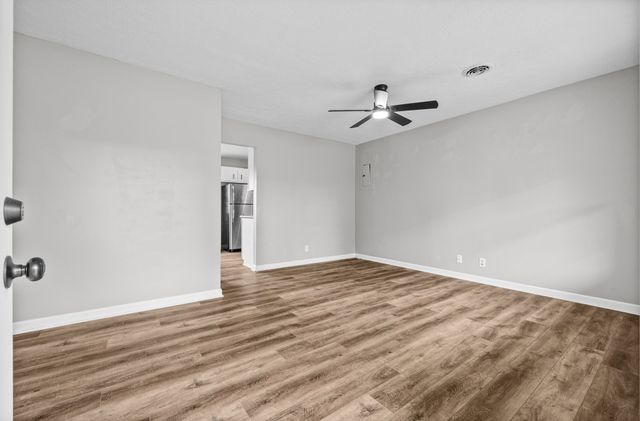 301 Bumpus Mill Rd, Oak Grove, KY 42262