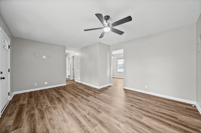 301 Bumpus Mill Rd, Oak Grove, KY 42262