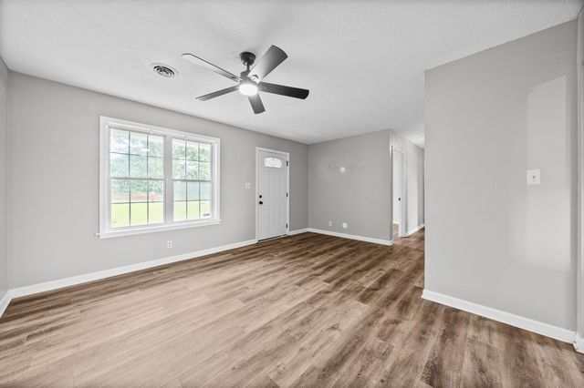 301 Bumpus Mill Rd, Oak Grove, KY 42262