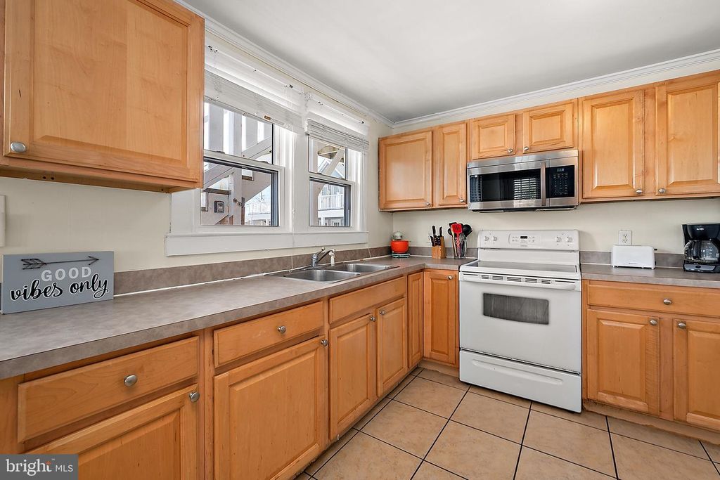 Image 14 of property listing at 404 SAINT LOUIS AVE #12, Ocean City, MD 21842